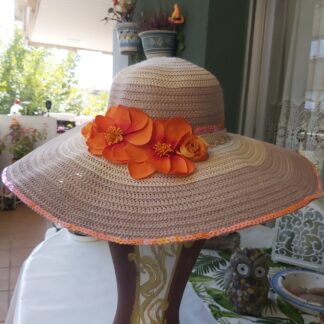 Pamela tonos camel y beige