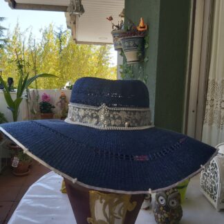 Pamela azul marino con cinta de raso blanco