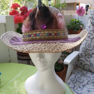 Cowboy en tonos lila y maquillaje