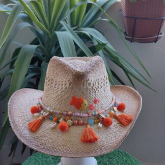 Cowboy con borlones naranja de algodón, cuentas de colores, pez de goma, dientes, monedas metálicas doradas