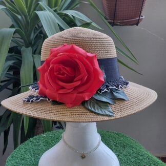 Sombrero con flor flamenca